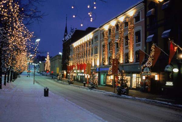 Christmas in World's Most Beautiful Cities - 15