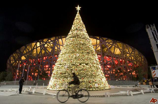 Christmas in World's Most Beautiful Cities - 23