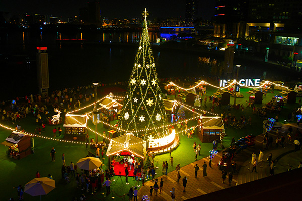 Christmas in World's Most Beautiful Cities - 25