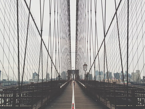 Symmetrical brooklyn bridge Photo